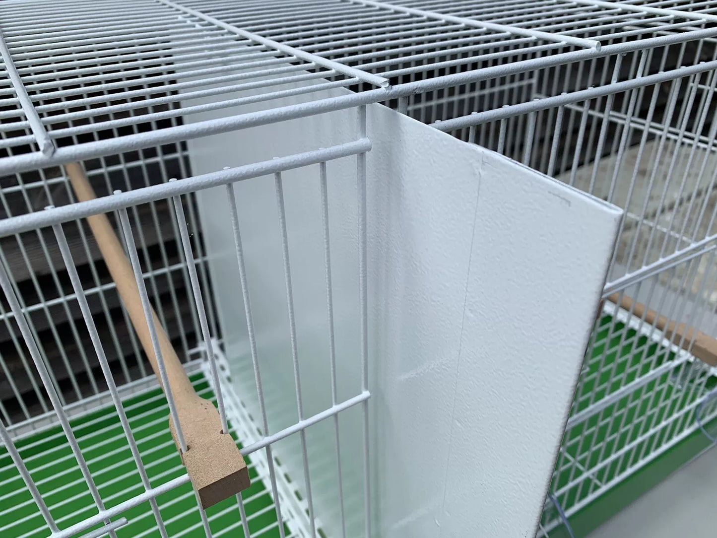 90cm White Metal Double Breeder Bird Cage with Green Metal Tray 4 Feeders & 4 Perches Size 90cm x 35cm x 42cm.